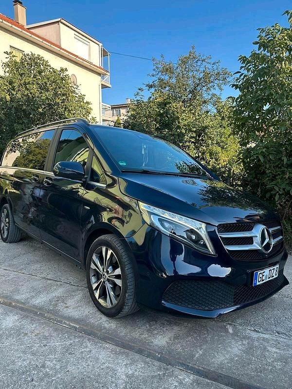 Blau Gebraucht 2014 Mercedes V220 Avantgarde Van / Kleinbus | 18.999 € (Guter Preis) - Bild 1/4