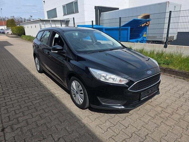 Second-hand Ford Focus Ambiente 105 CP (77 kW) 2015 Negru Break