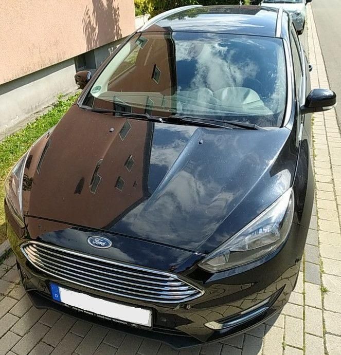 Schwarz Gebraucht 2016 Ford Focus Titanium Kombi | 9.300 € (Etwas zu teuer) - Bild 1/4