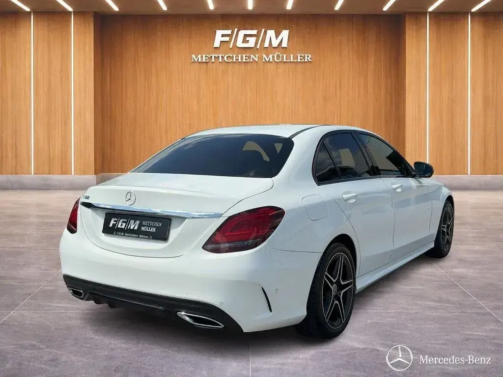 Gebraucht Mercedes C180 AMG line 156 PS (114 kW) 2021 Unilack polarweiß Limousine
