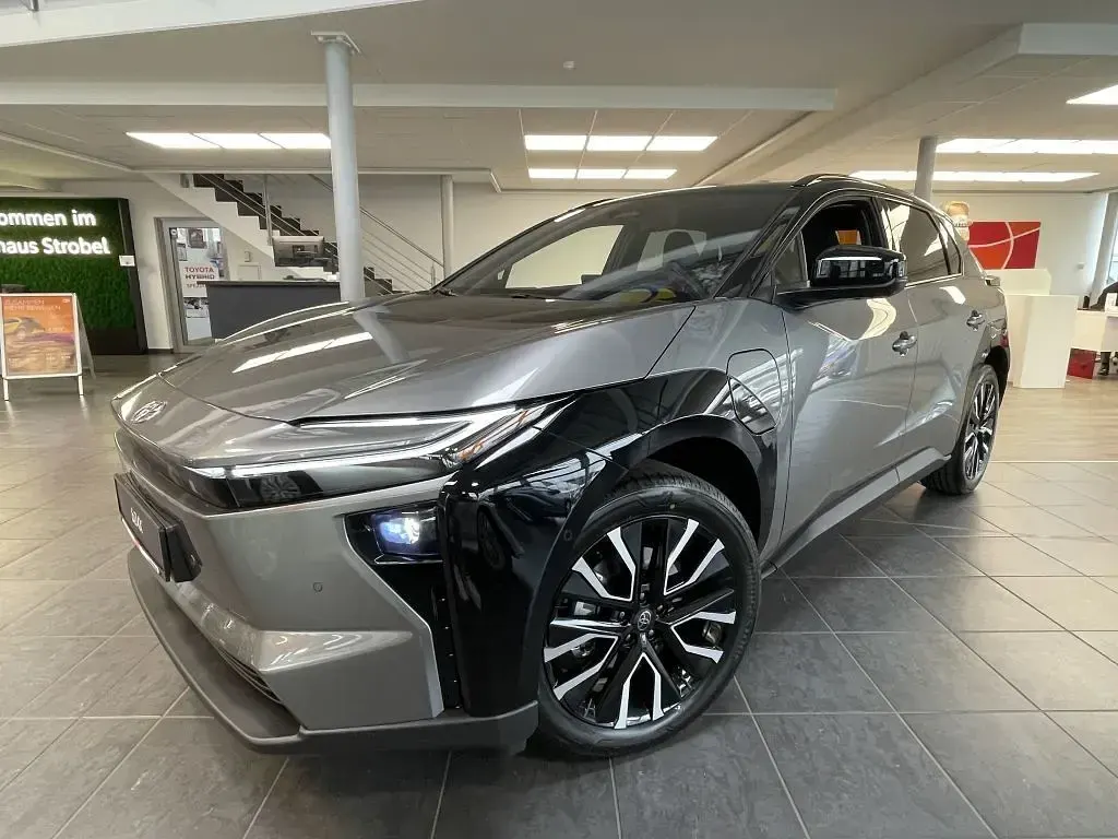 Neu Toyota bZ4X Lounge 150 kW (204 PS) 2026 Palladiumsilber metallic/dach SUV