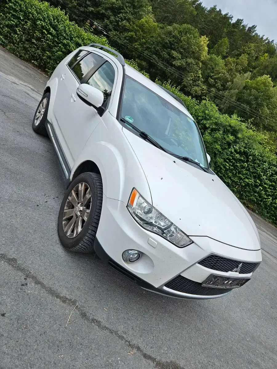 Gebraucht Mitsubishi Outlander 177 PS (130 kW) 2012 Weiß SUV