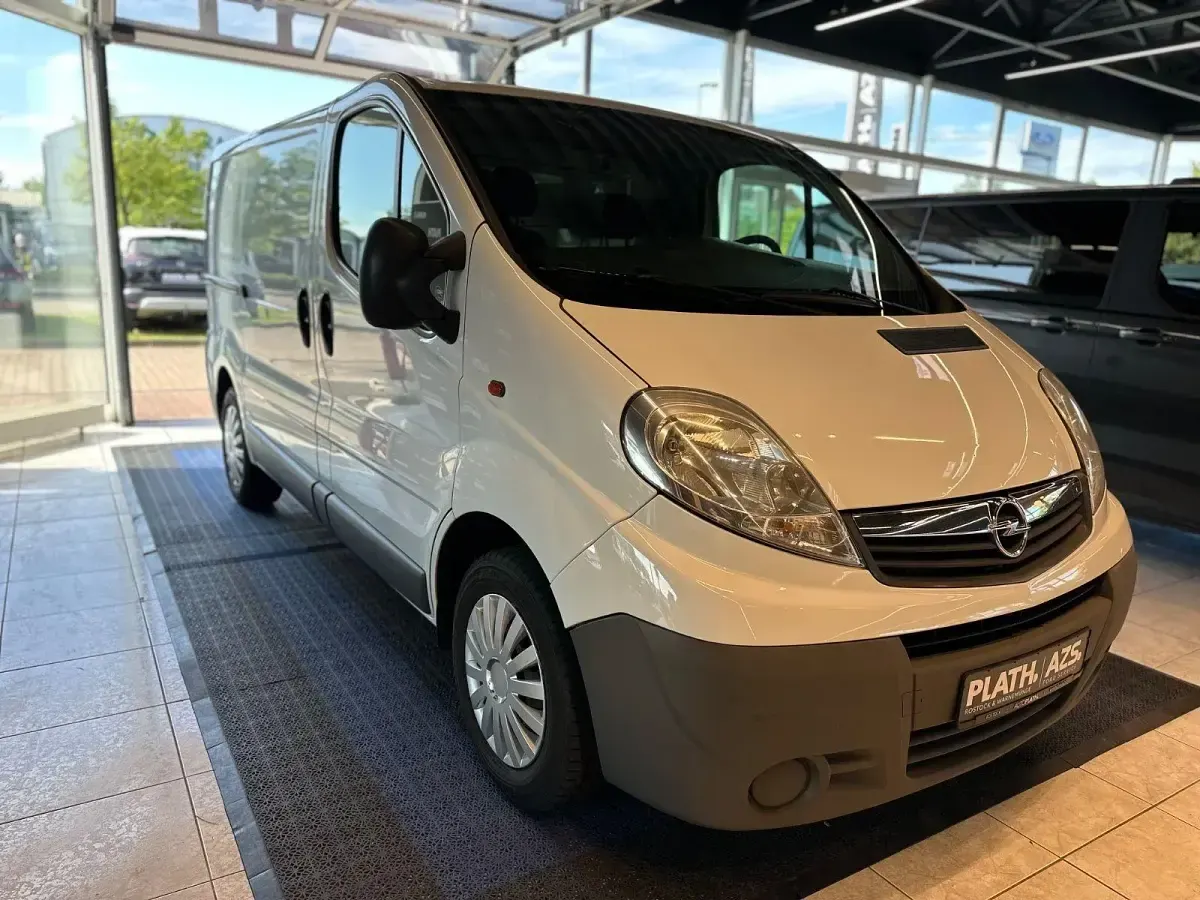 Używany Opel Vivaro 90 KM (66 kW) 2014 Biały Minivan