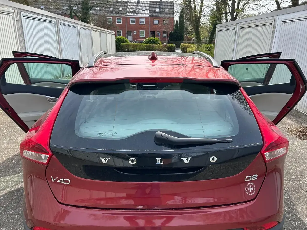 Gebraucht Volvo V40 CC 120 PS (88 kW) 2017 Rot Kombi
