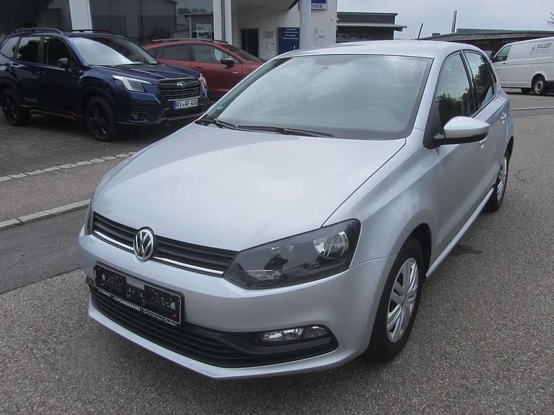 Reflexsilber metallic Gebraucht 2016 VW Polo Trendline Kleinwagen | 8.790 € (Guter Preis) - Bild 1/4