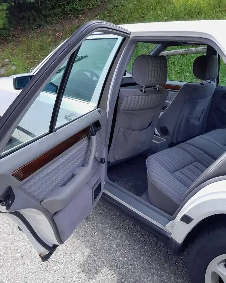 Gebraucht Mercedes 230 132 PS (97 kW) 1989 Weiß Limousine