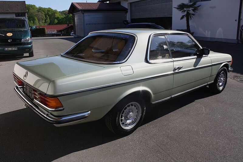 Grün Gebraucht 1979 Mercedes E280 | 15.000 € - Bild 1/4