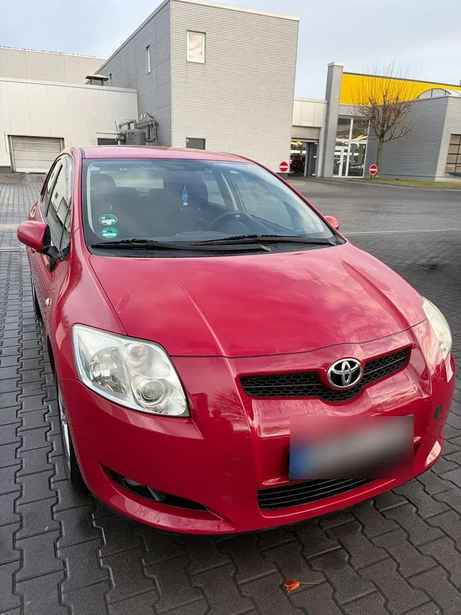Gebraucht Toyota Auris Life 132 PS (97 kW) 2009 Rot Kleinwagen