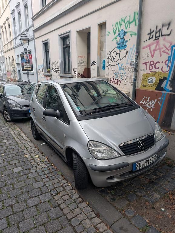 Silber Gebraucht 2002 Mercedes A140 Classic Limousine | 1.500 € (Fairer Preis) - Bild 1/4