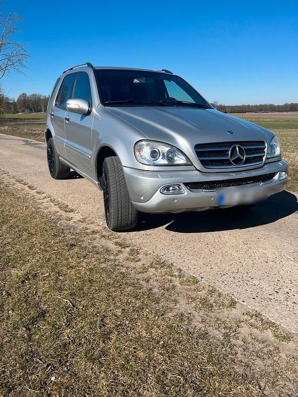 Silber Gebraucht 2005 Mercedes ML400 Edition SUV | 6.450 € - Bild 1/4