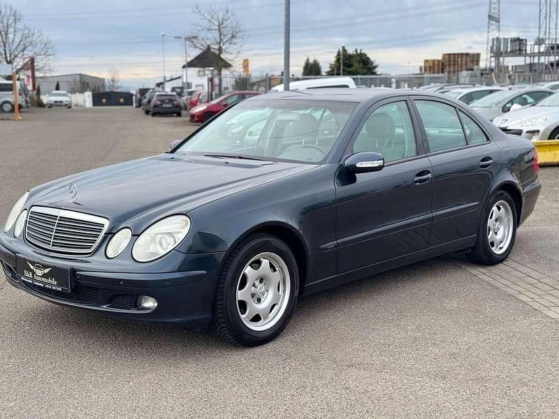 Smaragdschwarz metalliclack Gebraucht 2004 Mercedes E200 Limousine | 2.999 € (Guter Preis) - Bild 1/4