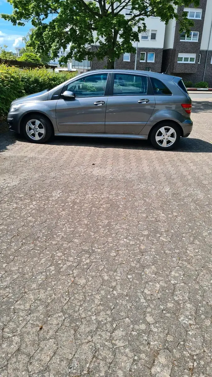 Gebraucht Mercedes B160 95 PS (69 kW) 2011 Grau Van / Kleinbus