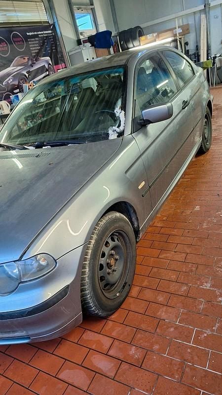 Gebraucht BMW 318 143 PS (105 kW) 2004 Grau Coupé