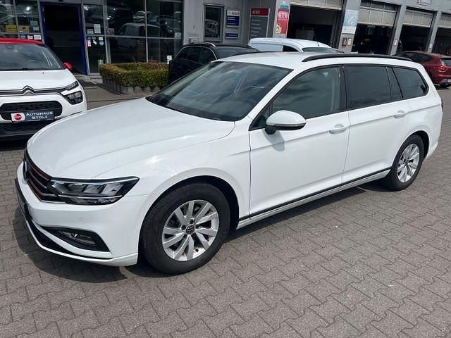 Weiß Gebraucht 2021 VW Passat Conceptline Kombi | 19.998 € (Fairer Preis) - Bild 1/4