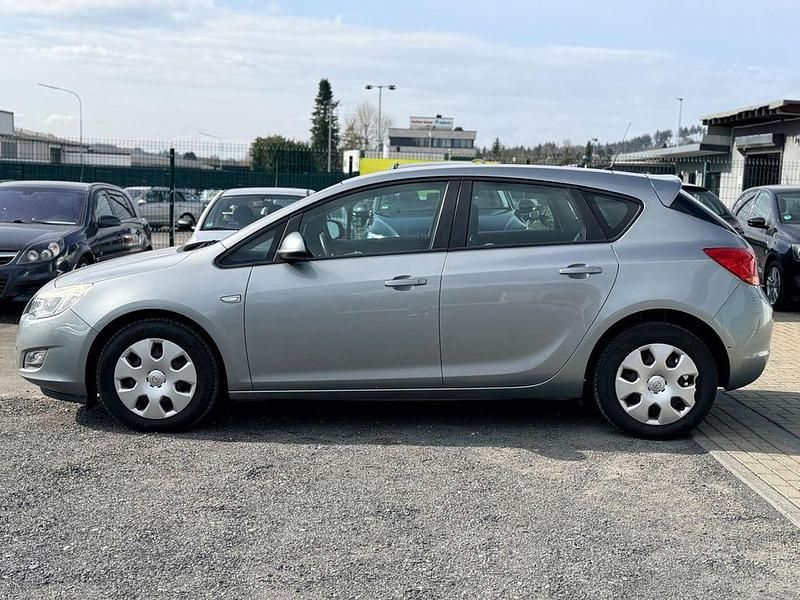 Gebraucht Opel Astra Selection 116 PS (85 kW) 2010 Silber Limousine