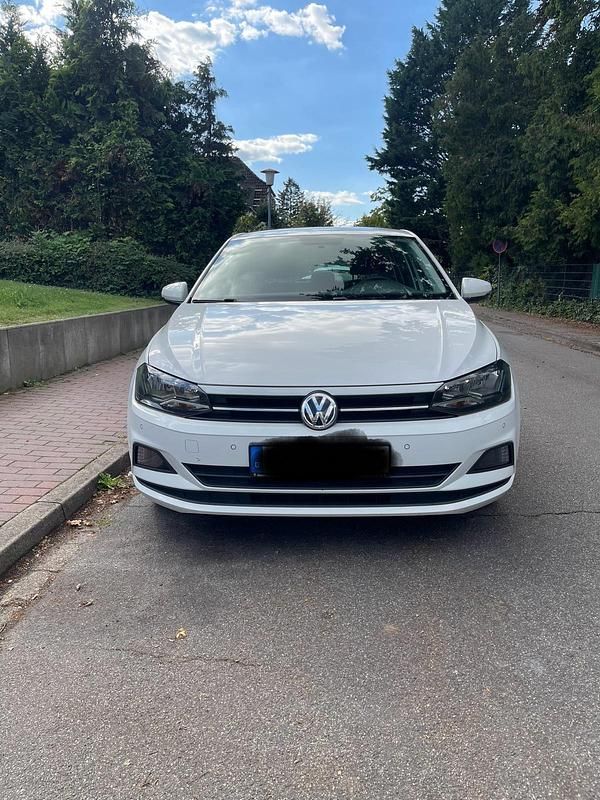 Weiß Gebraucht 2018 VW Polo Comfortline Kleinwagen | 8.199 € (Guter Preis) - Bild 1/4