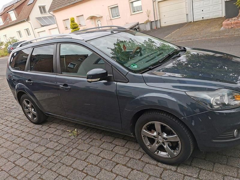 Używany Ford Focus Titanium 125 KM (91 kW) 2009 Szary Kombi