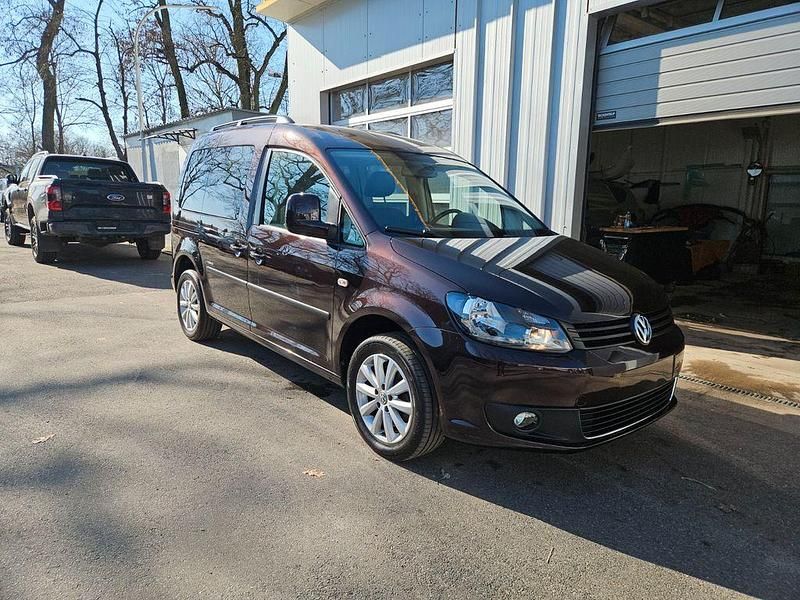 Second-hand VW Caddy 140 CP (102 kW) 2016 Negru Monovolum