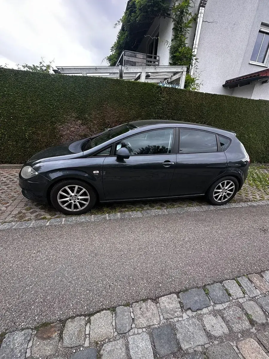 Gebraucht Seat Leon Style 125 PS (91 kW) 2012 Grau Kleinwagen