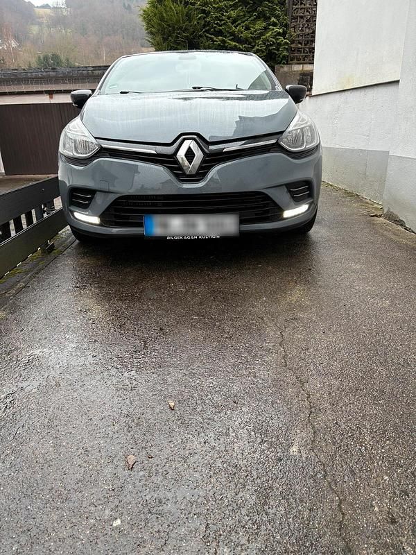 Gebraucht Renault Clio IV 76 PS (55 kW) 2019 Grau Limousine