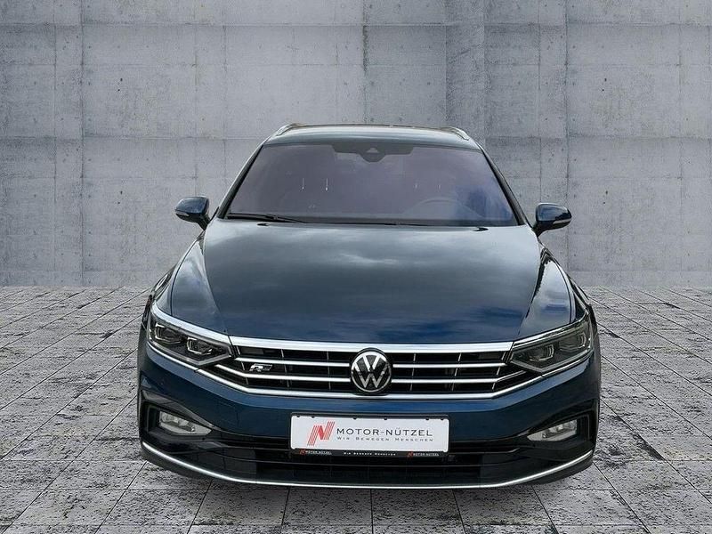 Gebraucht VW Passat Elegance 200 PS (147 kW) 2023 Aquamarinblau metallic Kombi