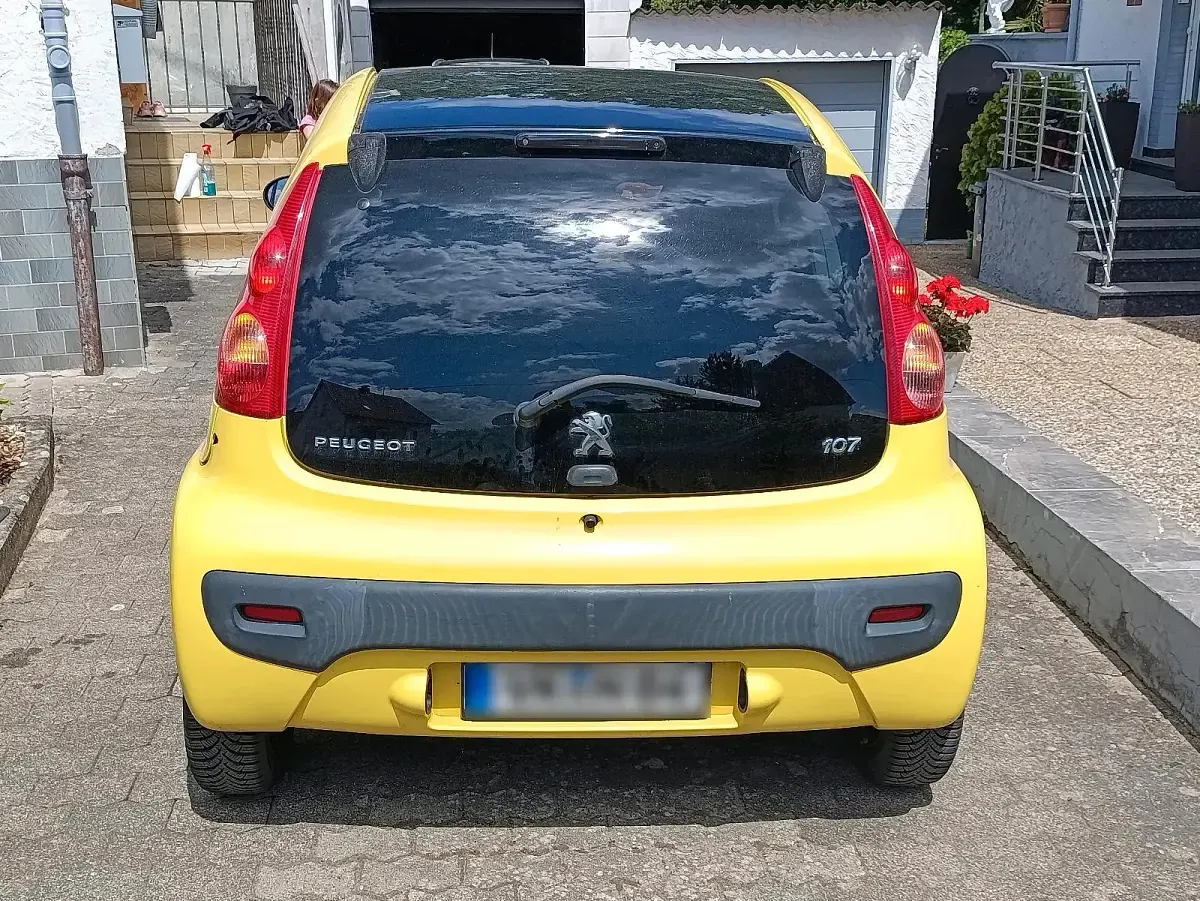 Gebraucht Peugeot 107 65 PS (47 kW) 2007 Gelb Kleinwagen