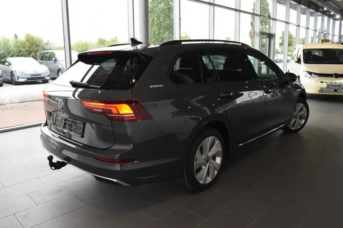 Neu VW Golf VIII 150 PS (110 kW) 2026 Delfingrau Kombi