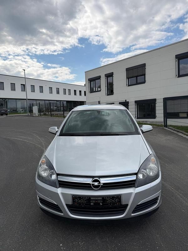 Second-hand Opel Astra 105 CP (77 kW) 2004 Argintiu Hatchback