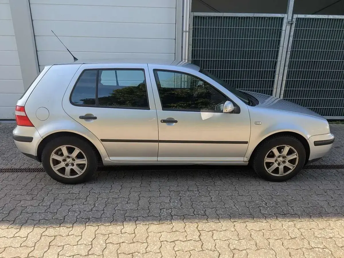 Gebraucht VW Golf IV 75 PS (55 kW) 2002 Silber/grau Limousine