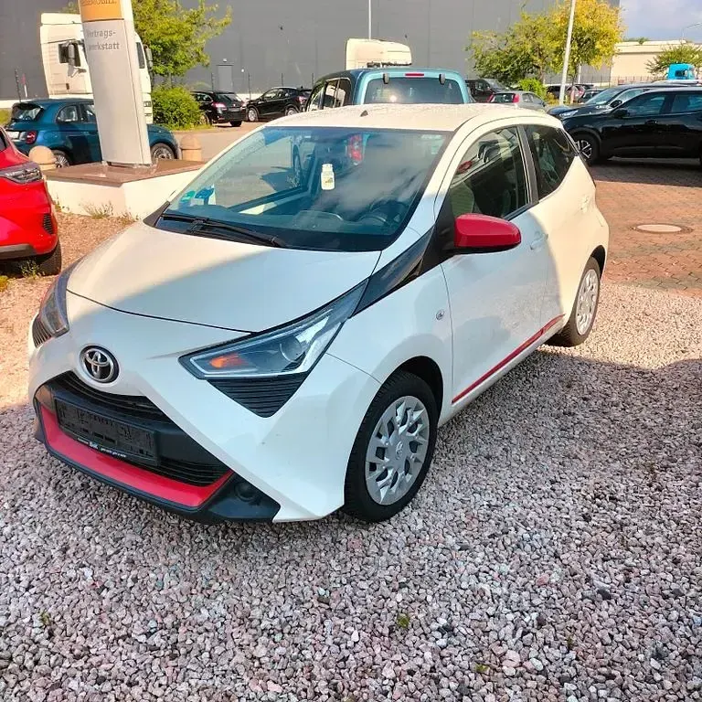Gebraucht Toyota Aygo X-play 72 PS (52 kW) 2019 Weiß Kleinwagen