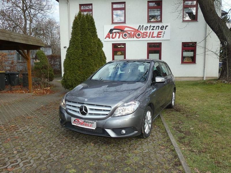 Grau Gebraucht 2012 Mercedes B180 Van / Kleinbus | 10.980 € (Superpreis) - Bild 1/4