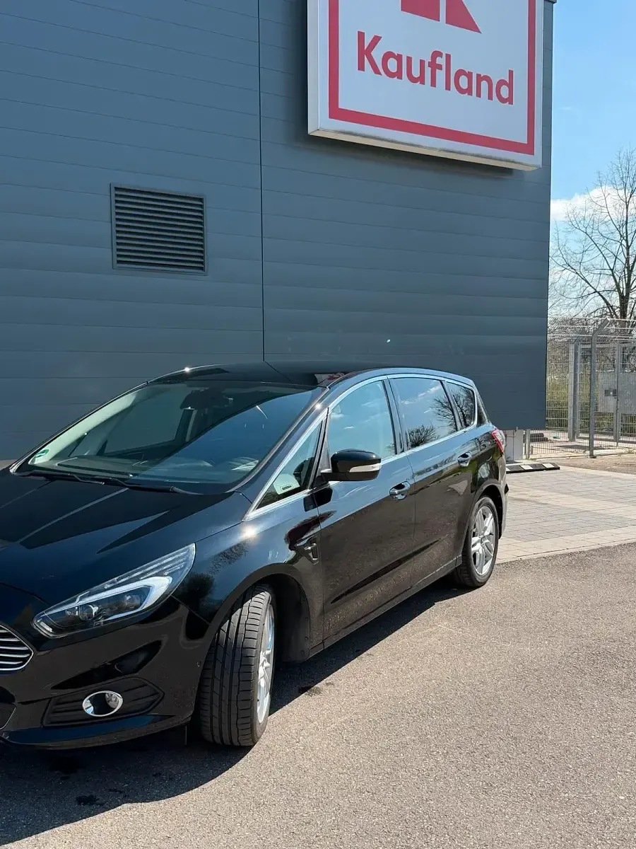 Gebraucht Ford S-MAX Titanium 179 PS (131 kW) 2016 Schwarz Van / Kleinbus
