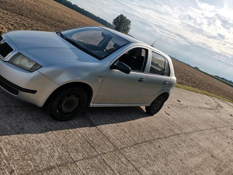 Silber Gebraucht 2005 Skoda Fabia Kleinwagen | 200 € (Superpreis) - Bild 1/4
