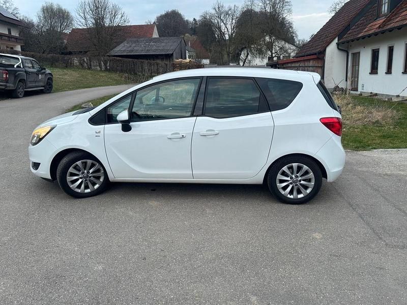 Gebraucht Opel Meriva Edition 140 PS (102 kW) 2017 Weiß Van / Kleinbus