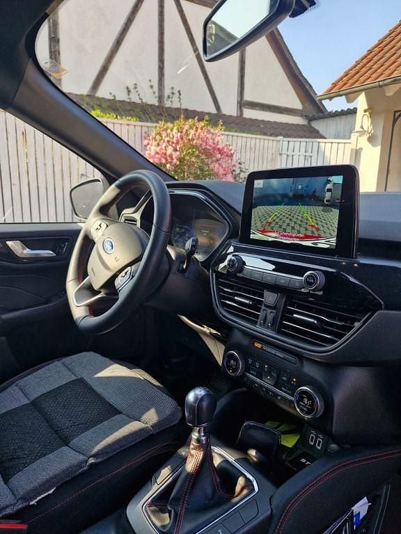 Gebraucht Ford Kuga ST-Line 150 PS (110 kW) 2022 Rot SUV