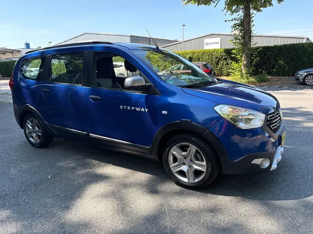 Gebraucht Dacia Lodgy Stepway 131 PS (96 kW) 2022 Blau Van / Kleinbus