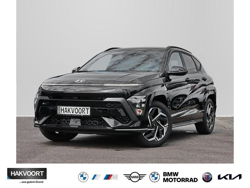 Abyss black / mic Neu 2025 Hyundai Kona N Line SUV | 30.880 € (Fairer Preis) - Bild 1/4