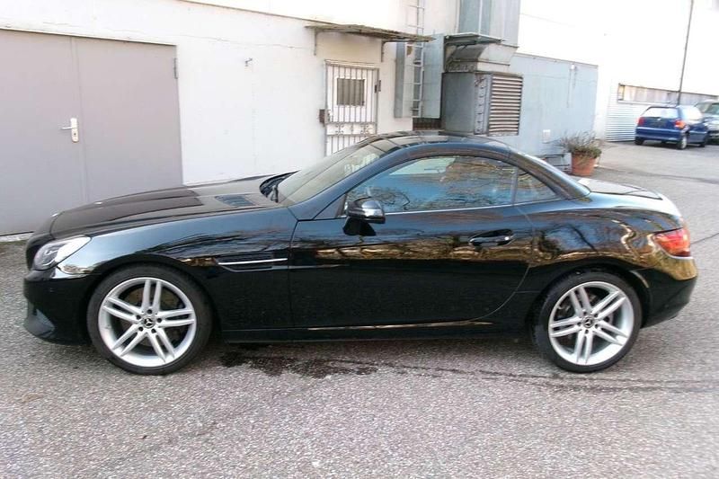Gebraucht Mercedes SLC180 156 PS (114 kW) 2017 Schwarz/baltic black Cabrio