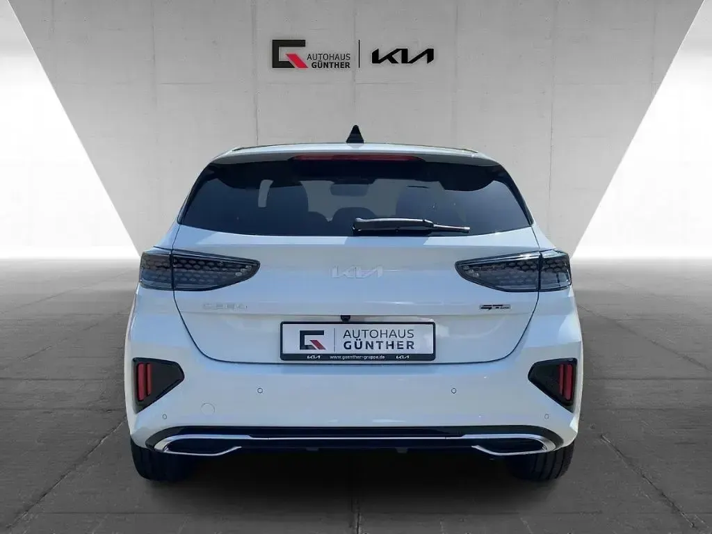 Gebraucht Kia Ceed GT GT-Line 140 PS (102 kW) 2025 (hw2) deluxe white m Limousine