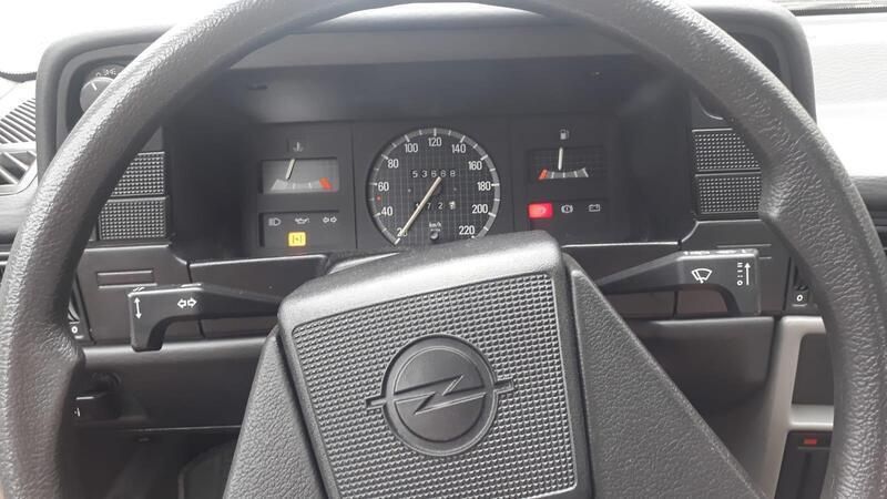 Blau Gebraucht 1987 Opel Kadett Limousine | 3.150 € - Bild 1/4