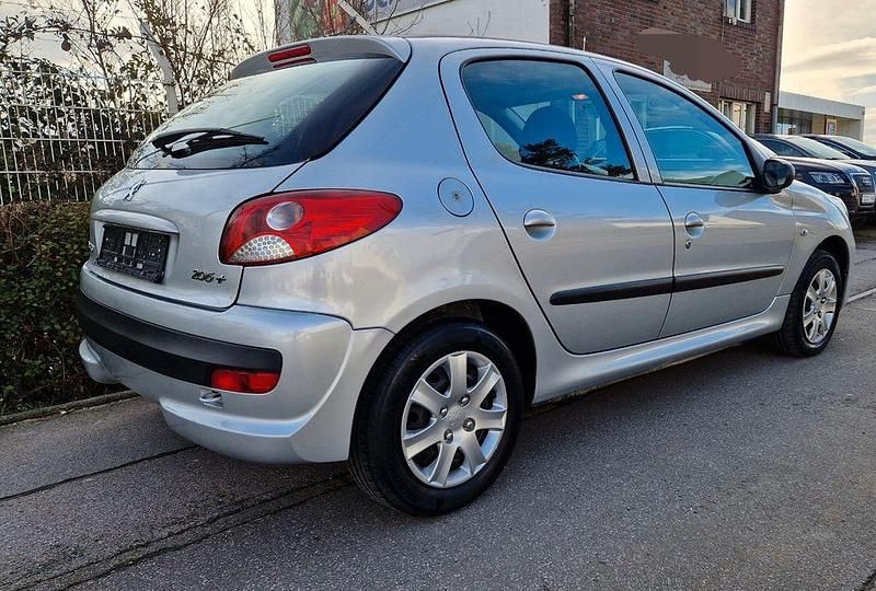 Gebraucht Peugeot 206 60 PS (44 kW) 2012 Silber Limousine