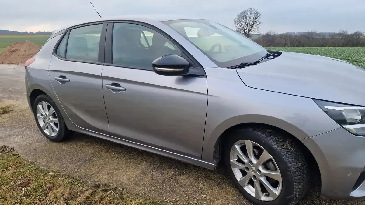 Usado Opel Corsa 75 CV (55 kW) 2021 Plateado Utilitario