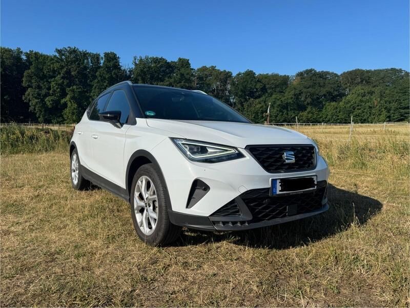 Weiß Gebraucht 2023 Seat Arona FR SUV | 21.490 € (Fairer Preis) - Bild 1/4