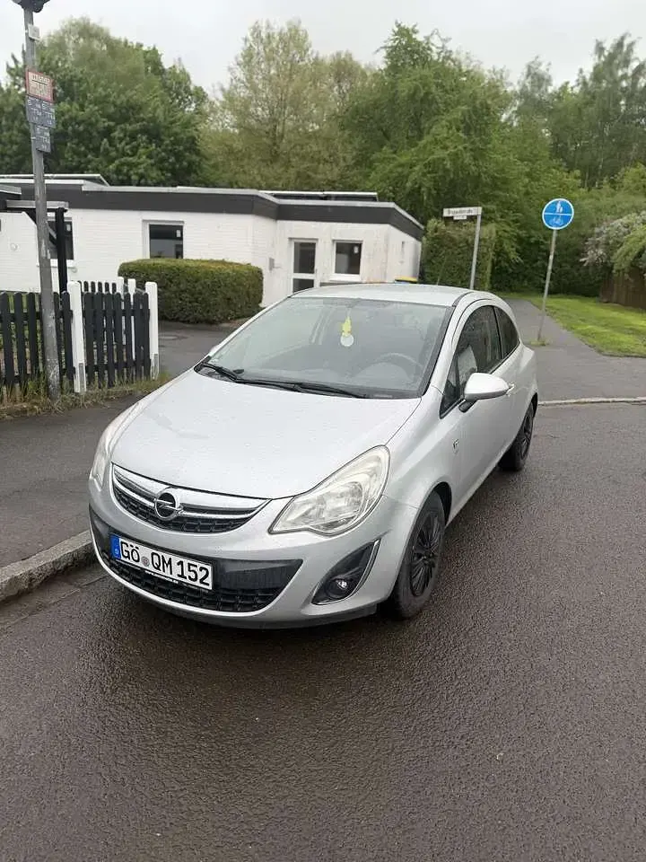 Używany Opel Corsa Innovation 69 KM (50 kW) 2011 Srebrny Hatchback