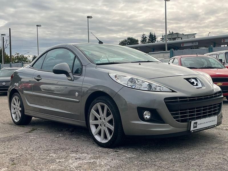 Silber Gebraucht 2011 Peugeot 207 CC Roland Garros Cabrio | 6.490 € (Etwas zu teuer) - Bild 1/4