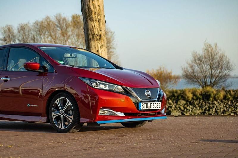 Rot Gebraucht 2018 Nissan Leaf Tekna Kleinwagen | 10.400 € - Bild 1/4