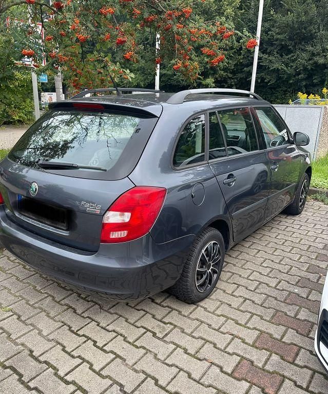 Grau Gebraucht 2010 Skoda Fabia Classic Kombi | 1.200 € (Superpreis) - Bild 1/4