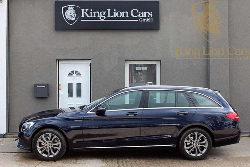 Gebraucht Mercedes C180 Avantgarde 156 PS (114 kW) 2018 Cavansitblau  lack Kombi