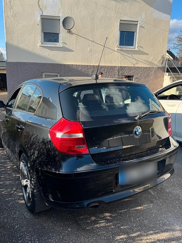 Gebraucht BMW 116 116 PS (85 kW) 2009 Schwarz Kleinwagen