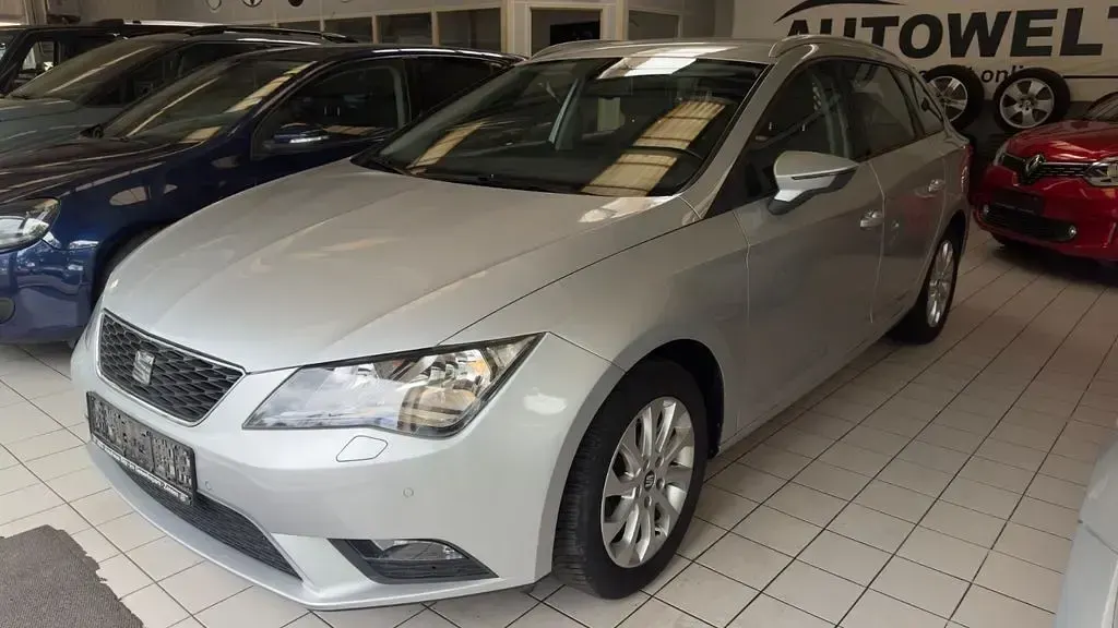 Gebraucht Seat Leon ST Style 110 PS (80 kW) 2015 Eissilber/estrella silver Kombi